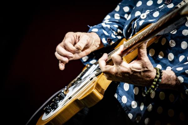 MIKE CAMPBELL RICKENBACKER_PHOTO-EJ-HERMITT