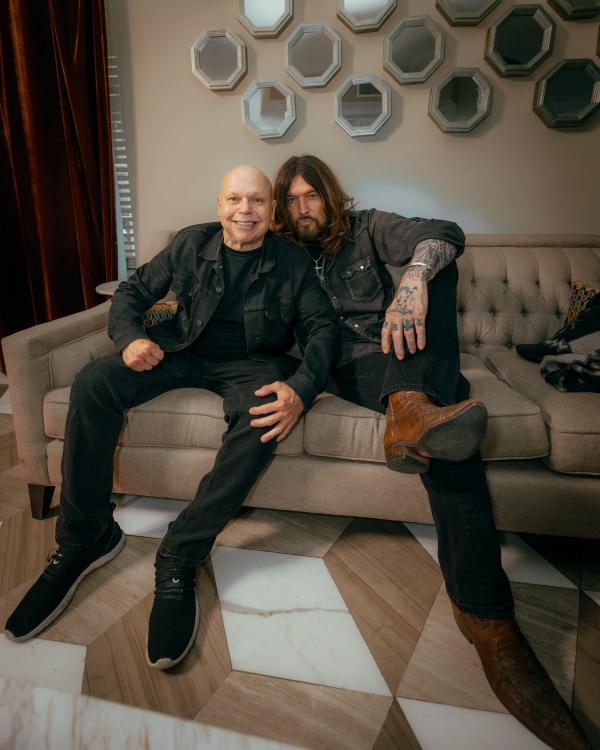 BILLY RAY CYRUS MATT PINFIELD on SOFA photoMattBlake