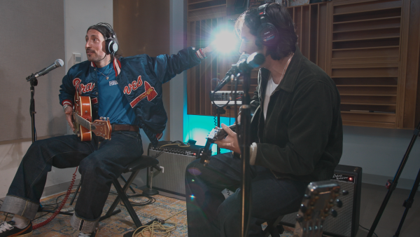 HORZ SHORT HOLIDING ONTO THE LIGHT 01 02 07 07