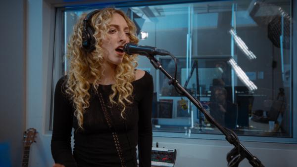 LOLA BATES SINGING GIRLS GIRL AT THE SOCAL SOUND